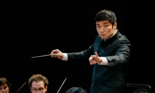 [파이낸셜뉴스] [국심의 生生 클래식] 오케스트라 지휘자의 삶... '음악'과 '사무실 의자'