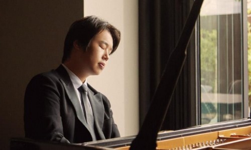 [에스콰이어] 클래식 뉴 웨이브 [1] 피아니스트 박재홍 "지금 이 음악을 누구보다 사랑할 수 있도록"
