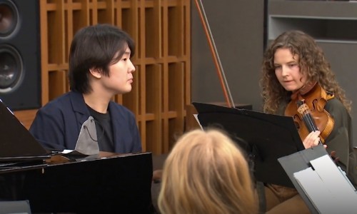 [JTBC뉴스] '비 오면 우비입고'...조성진의 쇼팽 피아노 협주곡 1번, 연세대 노천극장서 듣는다
