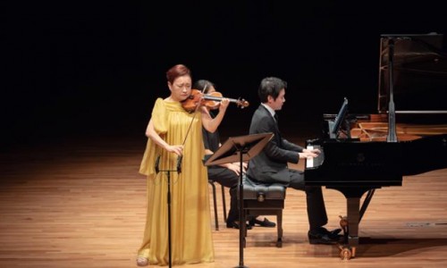 [한국일보] 관객 울린 정경화, 화나게 한 게오르기우…엇갈린 황혼의 음악